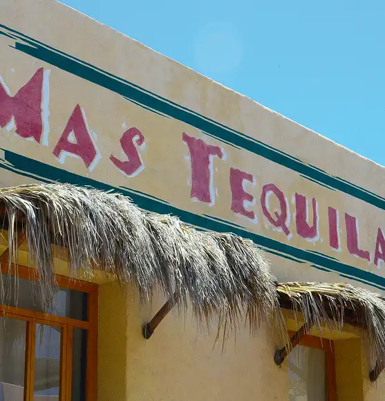 natpis Mas tequila. tekila bar