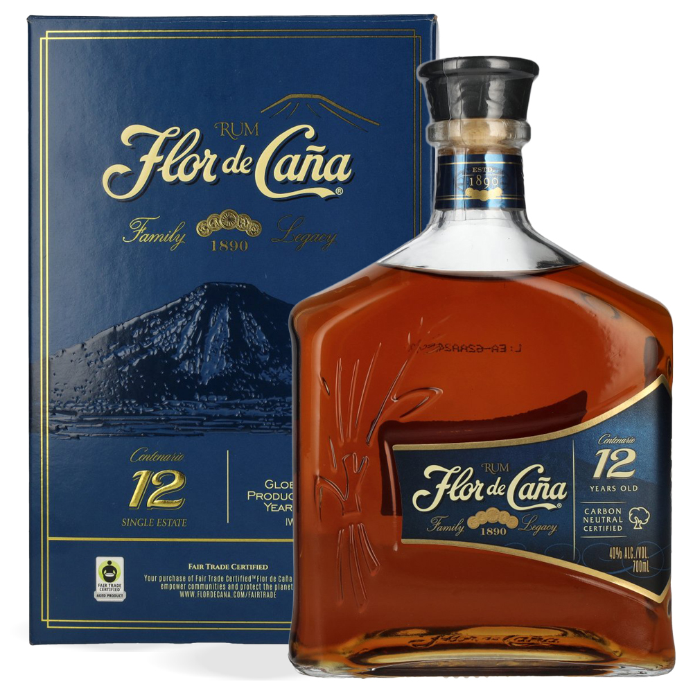 Bočica Flor de Caña 12 Years Old Ruma 0,7L s tamnom etiketom i zlatnim detaljima i tamno plava kutiji