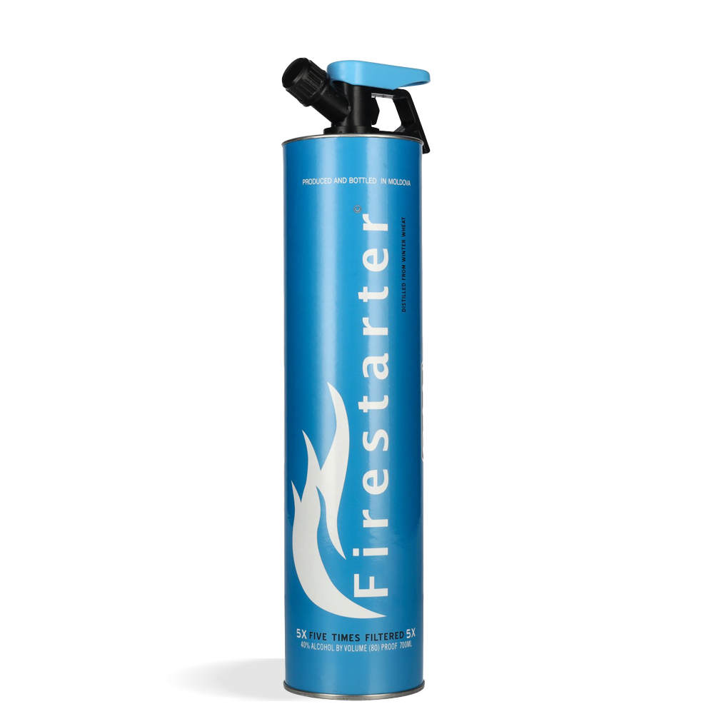 Boca Firestarter Premium Gin od 0,7 l u prepoznatljivom pakiranju oblika vatrogasnog aparata svijetlo plave boje