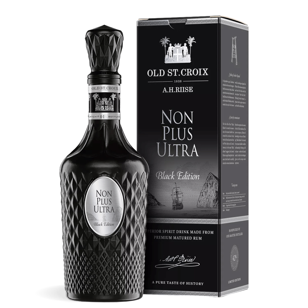A.H. Riise Old St. Croix Non Plus Ultra Black Edition Rum 0,7 L u elegantnoj crnoj boci s luksuznim detaljima i profinjenom poklon kutijom.