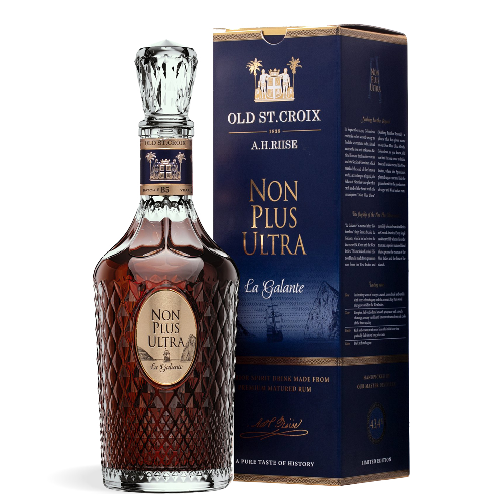 A.H. Riise Old St. Croix Non Plus Ultra La Galante Rum 0,7 L u luksuznoj tamnoj boci s pozlaćenim detaljima i elegantnom poklon kutijom.