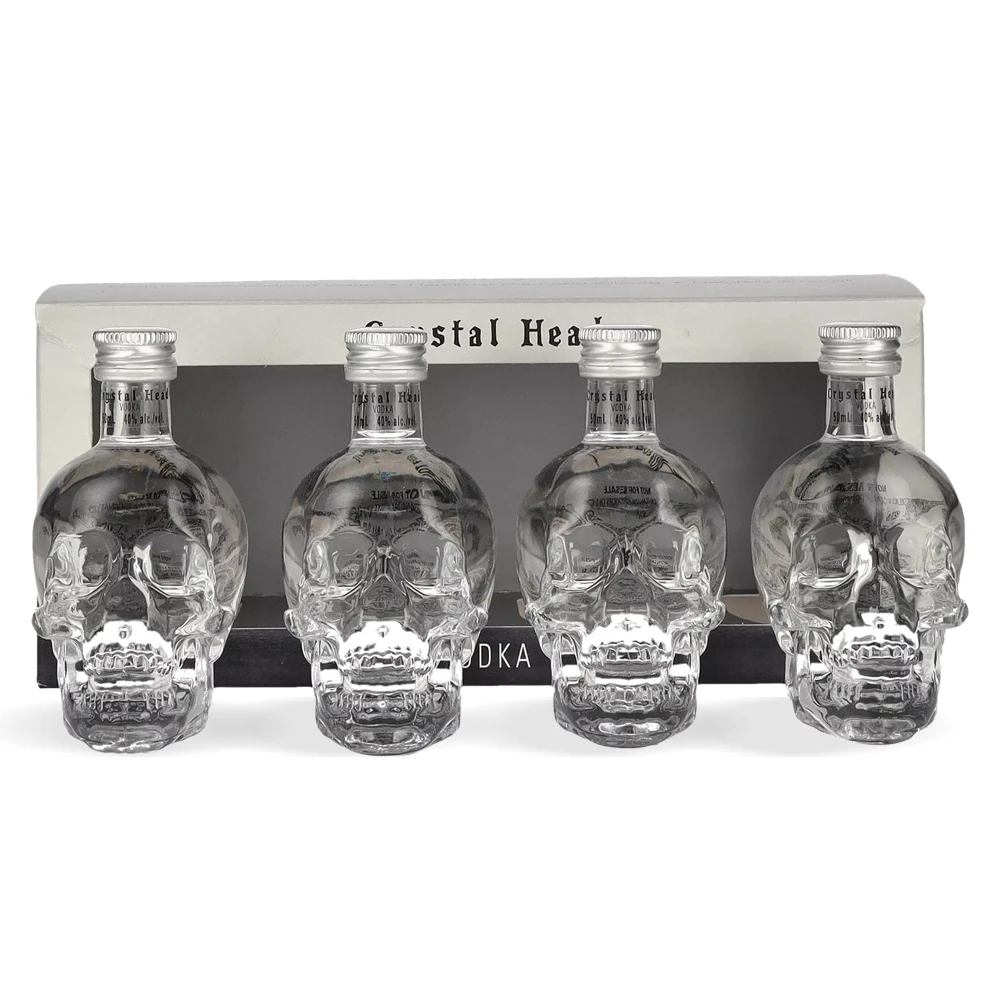 Crystal Head Vodka Set 4x0,05L prikazuje četiri male kristalne boce u obliku lubanje, smještene u elegantnoj kutiji