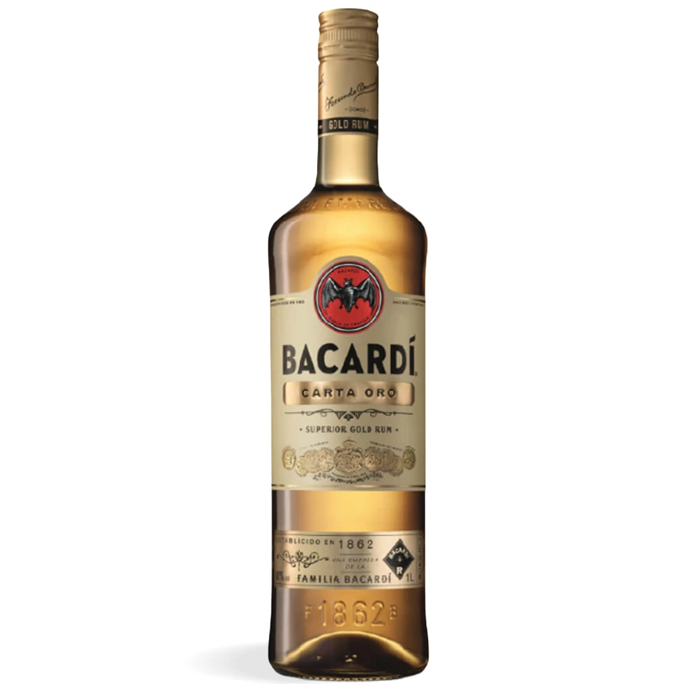 Boca Bacardi Carta Oro Rum 0,7 l prikazana u zlatnom tonu s prepoznatljivom etiketom i elegantnim detaljima.