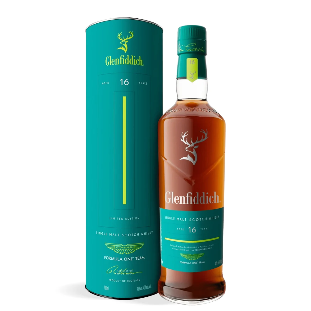Glenfiddich x Aston Martin Formula One™ Team 16 Year Old Limited Edition Whisky 0,7 L u elegantnoj tamnoj boci s modernim dizajnom i luksuznom poklon kutijom.