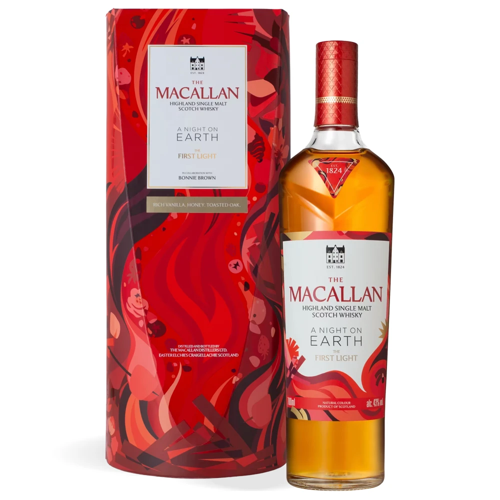 The Macallan A Night On Earth The First Light whisky boca 0,7 L u luksuznoj poklon kutiji s umjetničkim dizajnom inspiriranim novom godinom.