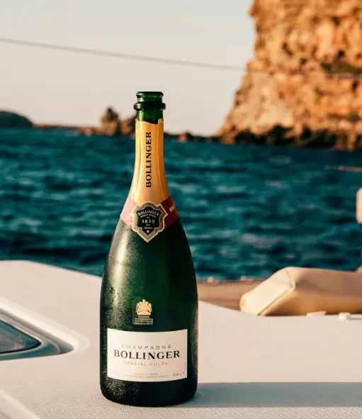 Boca Bollinger Champagne na yachti