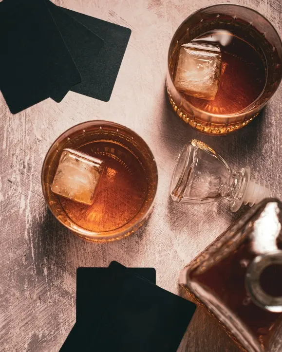 Čaša viskija s ledom