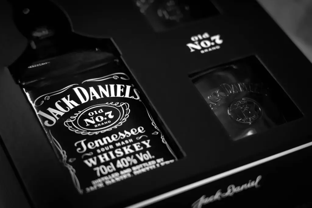 Jack Daniel's Tennessee whiskey gotovi poklon set sa čašama