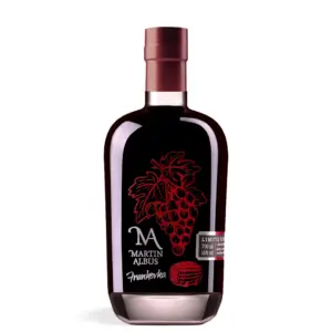 Martin Albus Frankovka liker od crnog vina 0,7 L u elegantnoj boci s dubokom rubin crvenom bojom i luksuznim izgledom. hrvatski liker
