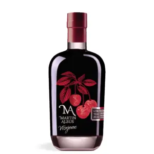 Martin Albus Višnjevac liker od višnje 0,7 L u elegantnoj boci s dubokom bordo crvenom bojom i luksuznim izgledom. hrvatski liker
