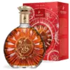 Rémy Martin XO Cognac Fine Champagne Limited Edition 0,7 L u luksuznoj karafi s ukrasnom poklon kutijom u zlatnim i crvenim tonovima.
