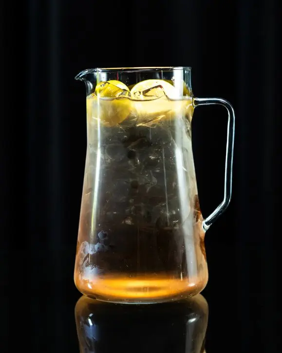 vrč Agra 2500 ml na tamnoj podlozi, jug