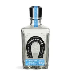 Herradura Plata Tequila 0,7L u elegantnoj staklenoj boci s prepoznatljivim potkovastim detaljem i luksuznom poklon kutijom