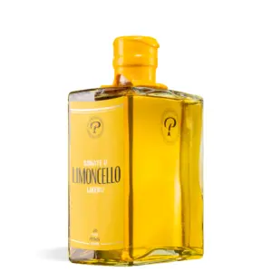 - [ ] Poetica Limoncello liker 0,7 L u elegantnoj boci inspiriranoj knjigom s citrusnom etiketom. Boca je oblikovana tako da na polici izgleda poput knjige, a s unutarnje strane etikete skriva sonet koji postupno postaje vidljiv kako liker nestaje iz boce. Blago tonirano staklo u gradijentu otkriva puni vizualni efekt tek kada se boca isprazni, nakon čega dobiva novi život kao dekorativna vaza.