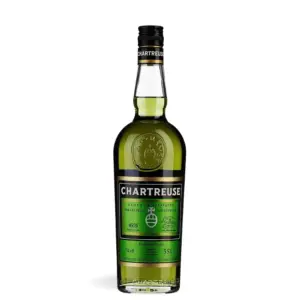 Chartreuse Green Liqueur 55% 0,7 L u prepoznatljivoj zelenoj boci s reljefnim pečatom i zelenom etiketom, francuski biljni liker proizveden prema tajnom receptu od više od 130 biljaka.