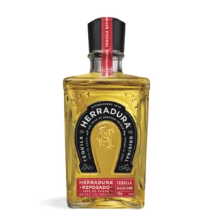 Herradura Reposado Tequila 0,7 L u elegantnoj boci prepoznatljivog oblika, 100% tequila od plave Weber agave odležana 11 mjeseci u hrastovim bačvama.